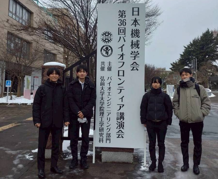 第36回バイオフロンティア講演会(弘前)にて遠藤君,土屋さん,春原君,米岡君が発表を行いました.