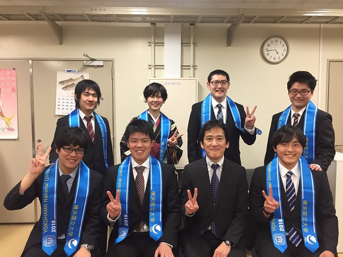 卒業式が行われ,M2(3名),B4(5名)が卒業しました.