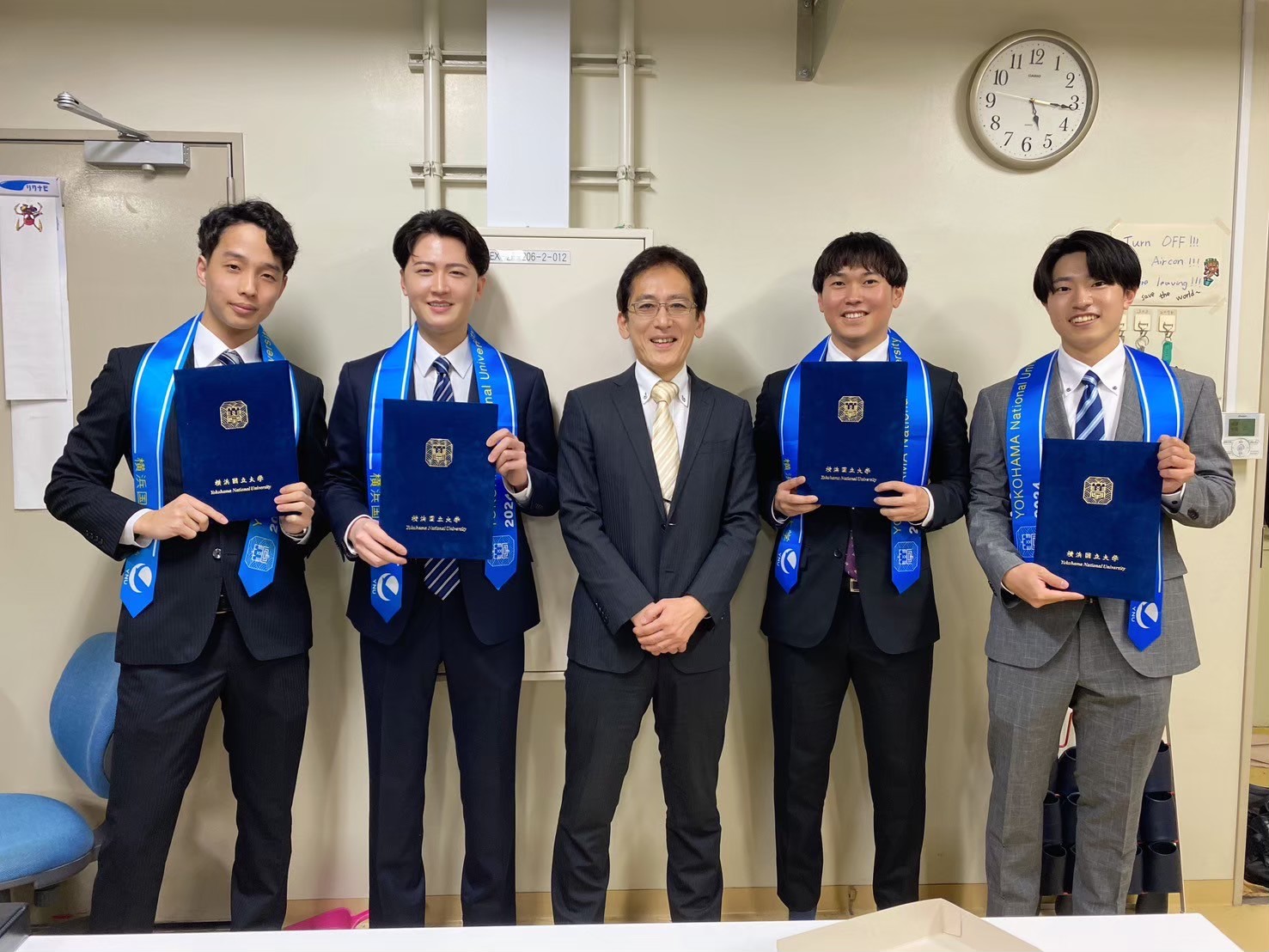 学位授与式が行われ,M2(4名),B4(4名)が卒業しました.